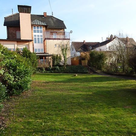 Hotel-Pension Schlossgarten Trippstadt Buitenkant foto