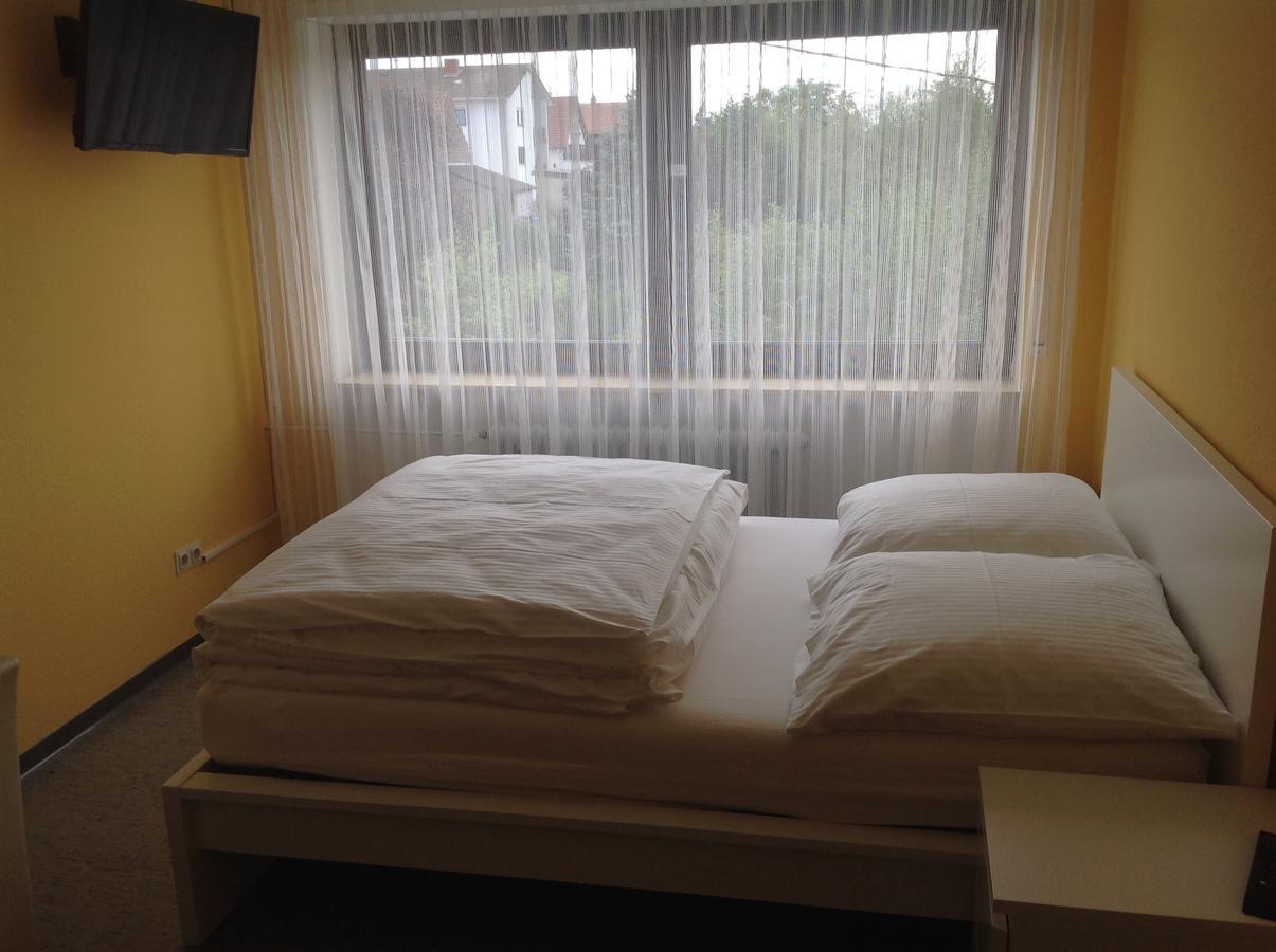 Hotel-Pension Schlossgarten Trippstadt Buitenkant foto
