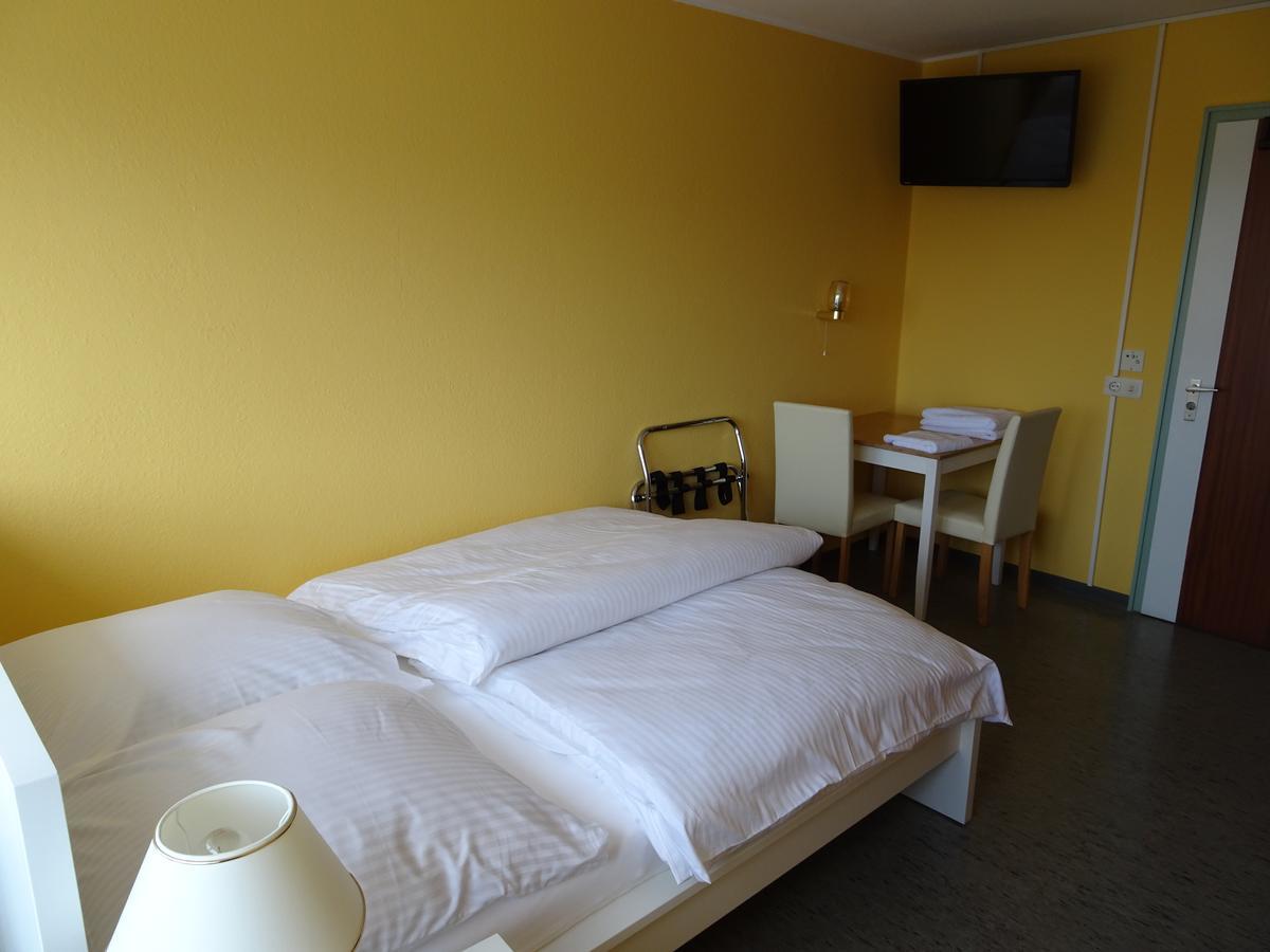 Hotel-Pension Schlossgarten Trippstadt Buitenkant foto