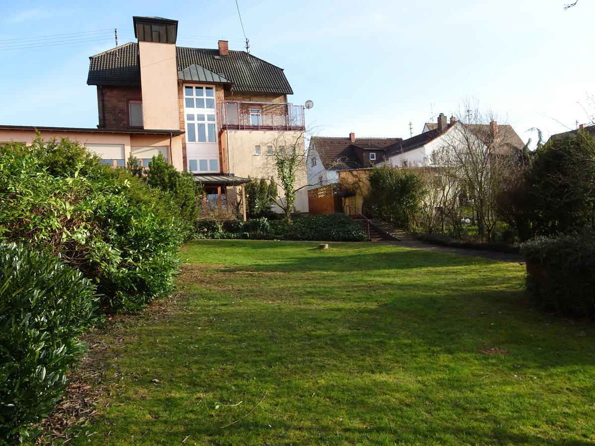 Hotel-Pension Schlossgarten Trippstadt Buitenkant foto