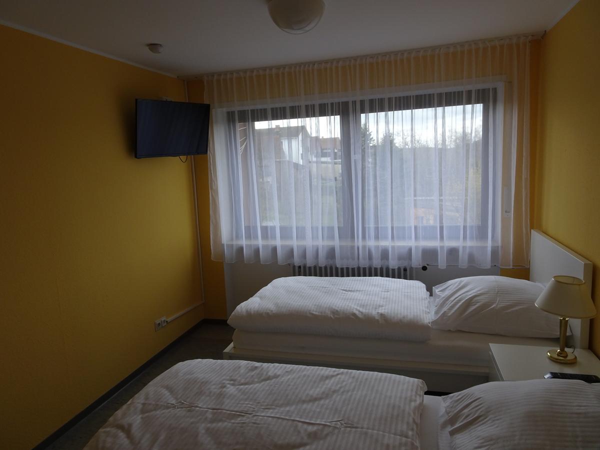 Hotel-Pension Schlossgarten Trippstadt Buitenkant foto
