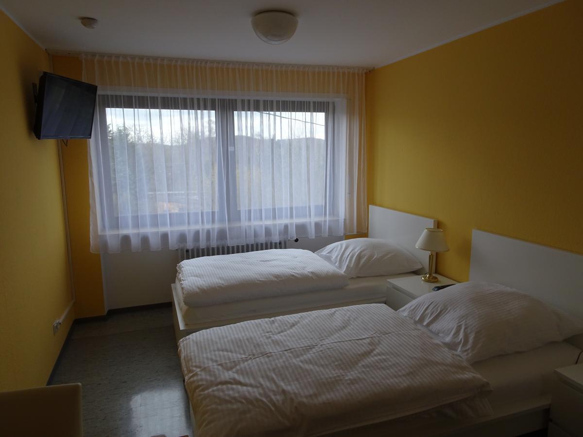 Hotel-Pension Schlossgarten Trippstadt Buitenkant foto