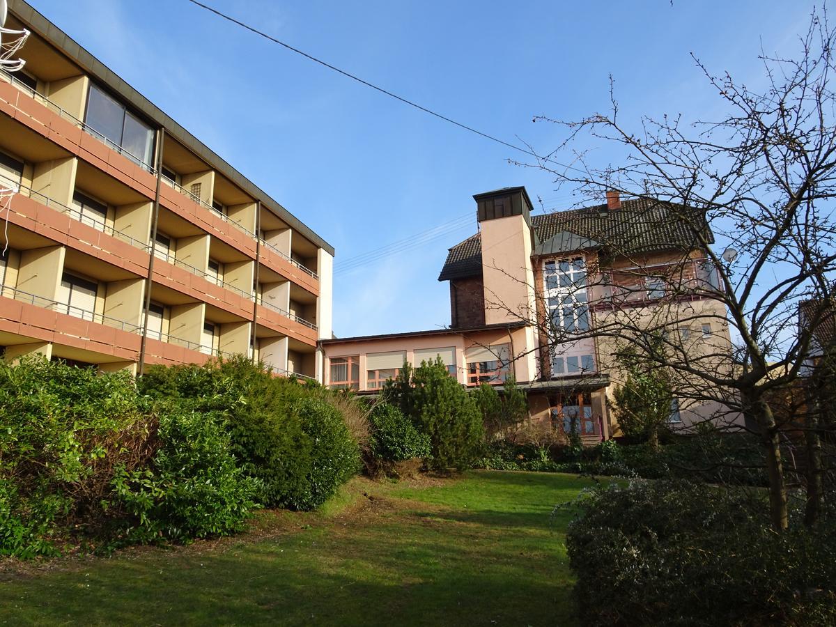 Hotel-Pension Schlossgarten Trippstadt Buitenkant foto
